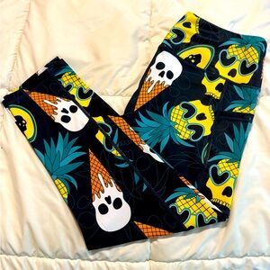 CVG Constantly Varied Gear Ice Cream Skulls Capri Leggings size Medium